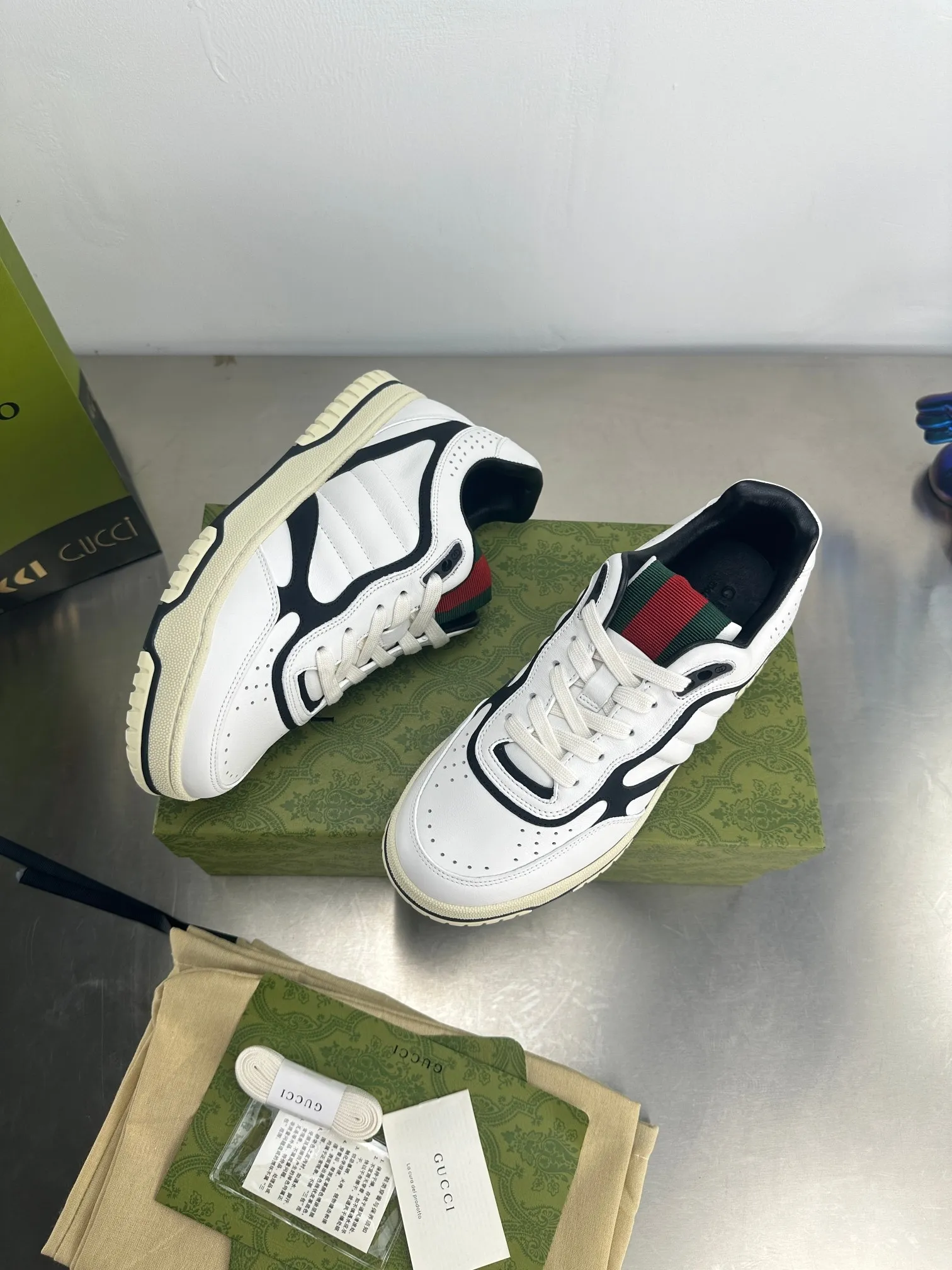 👟👟Ex-factory price 600👟👟 Gucci's latest hot-selling series of high and low-cut distressed couple's sneakers are shipped. The original version is purchased, developed and manufactured. This high-low top sneaker adopts a basketball-style silhouette design, cleverly integrated with hollow panels and distressed effects, showing its unique ingenuity. The ingenuity incorporates brand logo details such as interlocking Double G styling accessories and Gucci lettering, a low-key tribute to the brand's design heritage. Exquisite packaging at the delivery counter 🛍📦 ▪️ Fabric: Original customized imported first-layer cowhide ▪️ Inner lining: Imported first-layer cowhide ▪️ Sole: Original molded TPU sole ▪️ Sole thickness: 3cm ▪️ Size: 35-46 (Male 38 46 customized)